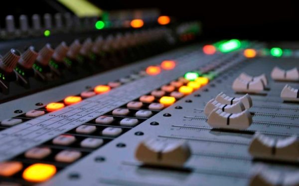 How to mix: 8 steps to master the art of mixing audio stories