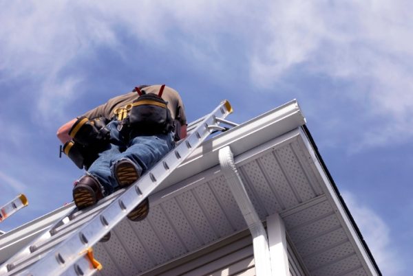 How Does a Homeowner Decide between Two Roofers?