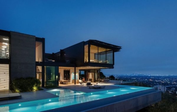 How Luxury Is Using Augmented Reality BoF