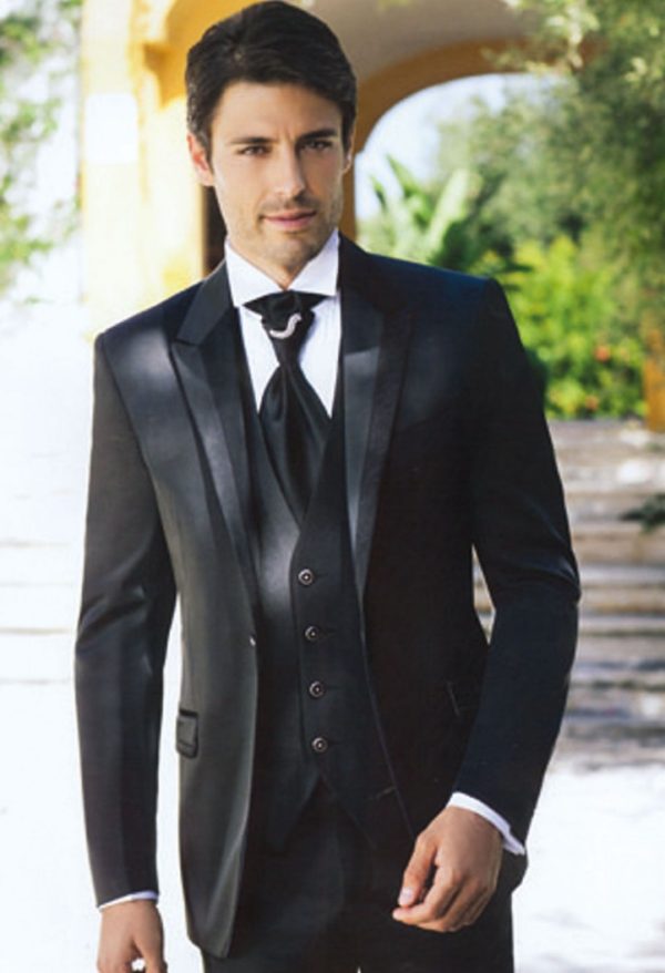Why Men’s Suits Are Essential for Weddings