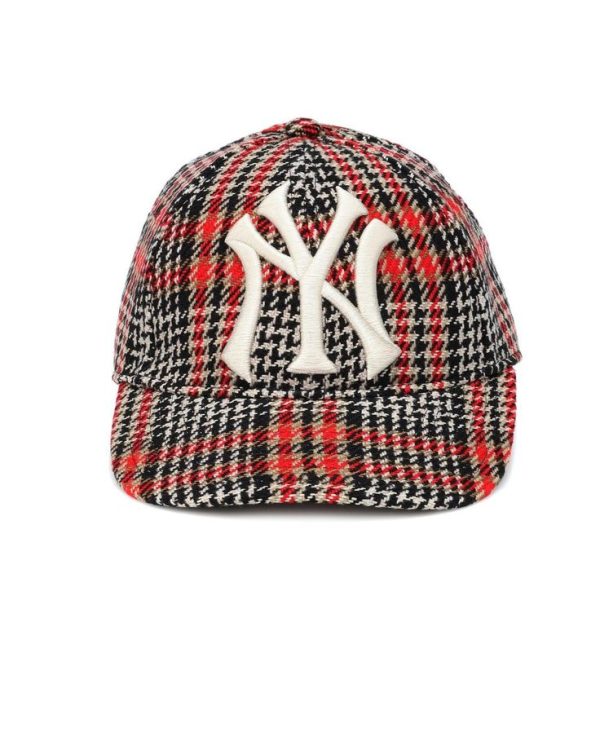 Welcome to the World of Authentic Fitteds, Snapbacks, and Jerseys!