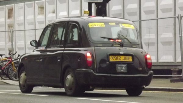 Discover the Charm of Glasgow Through Its Iconic Black Cabs